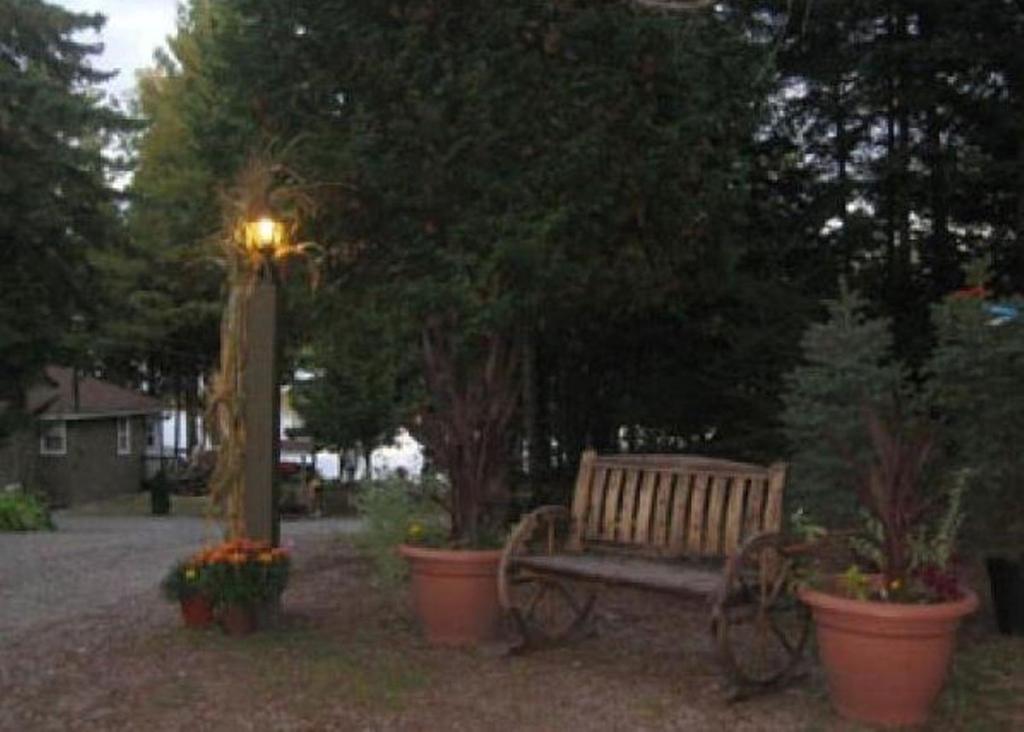 Cloverleaf Cottages Oxtongue Lake Exterior photo