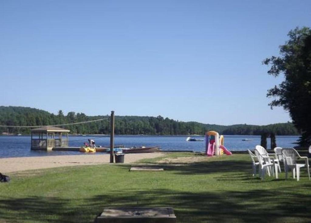 Cloverleaf Cottages Oxtongue Lake Exterior photo