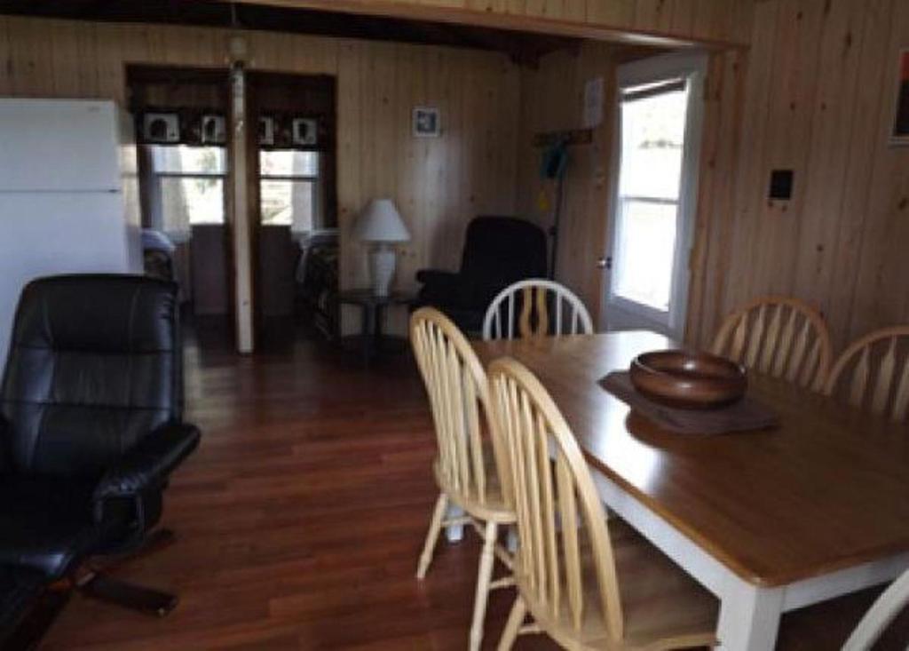 Cloverleaf Cottages Oxtongue Lake Room photo