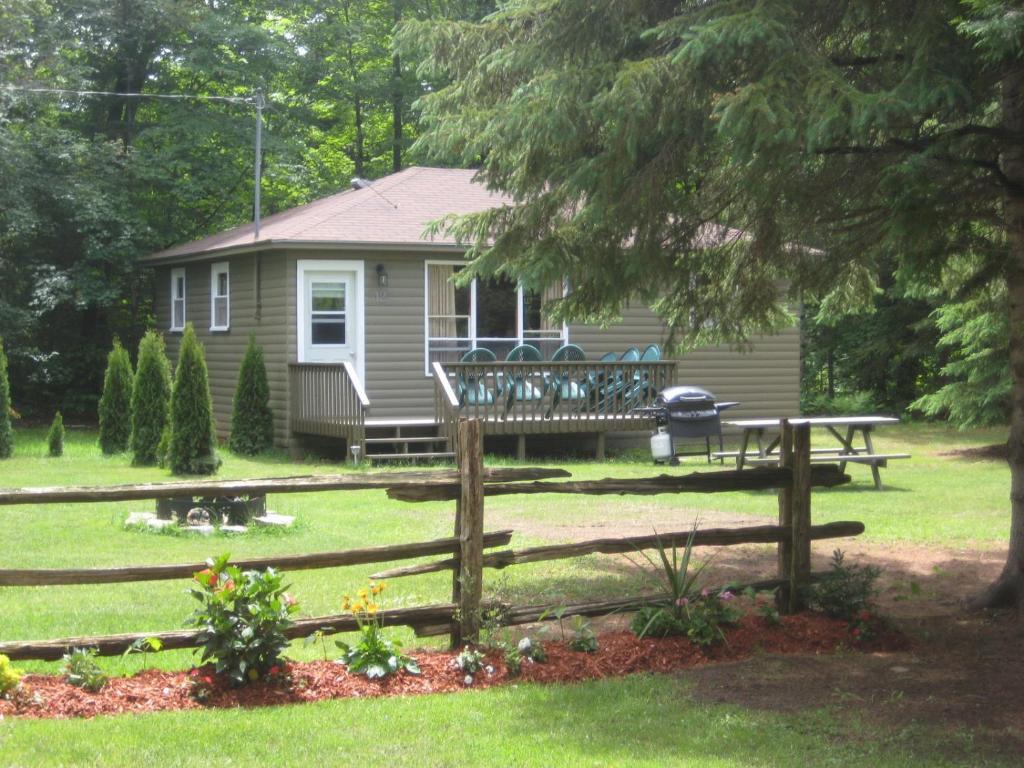 Cloverleaf Cottages Oxtongue Lake Room photo